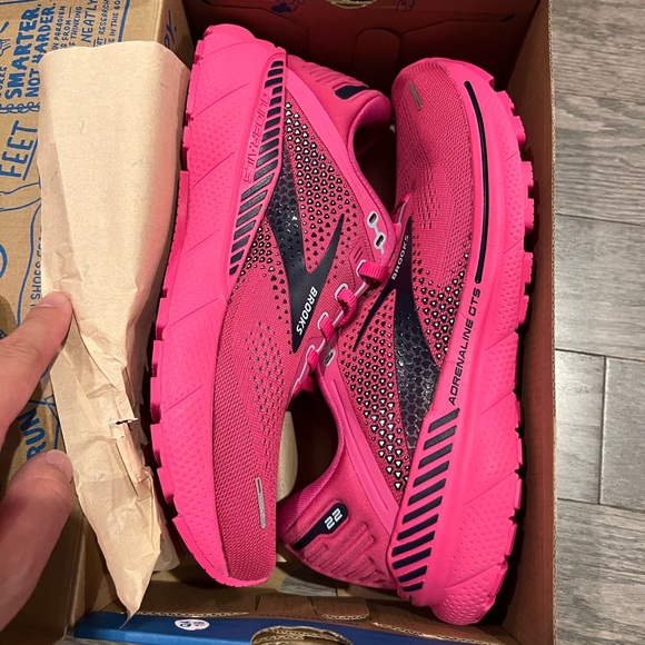 BROOKS ADRENALINE
GTS 22 RUNNING SHOES - Picture 6 of 10